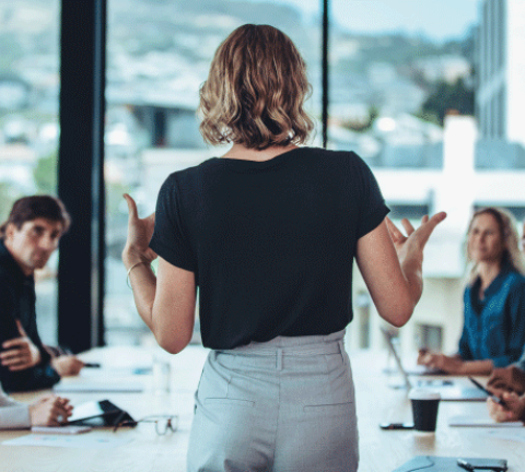 Quelles-sont-les-6-differences-entre-leadership-et-management