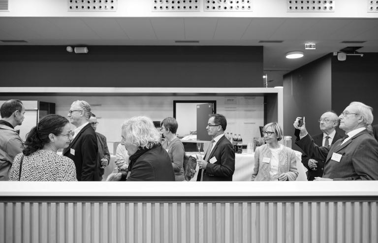 Anciens de l'ESLSCA sur le campus pour son inauguration